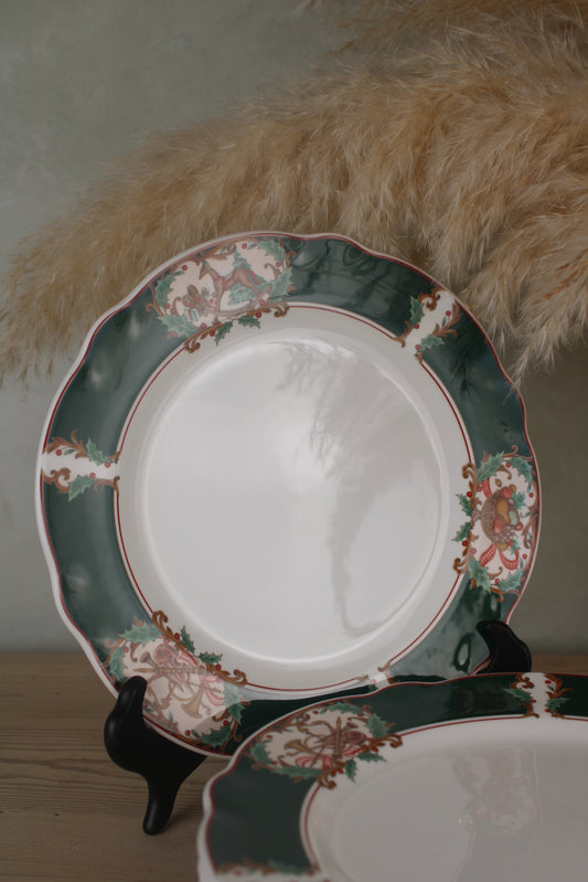 Set of 6 Noritake Primachina ‘Home for Christmas’ small dinner plates