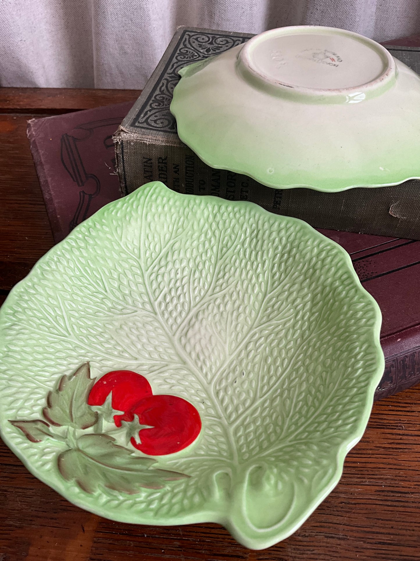 Pair of vintage crown Devon lettuce side bowls