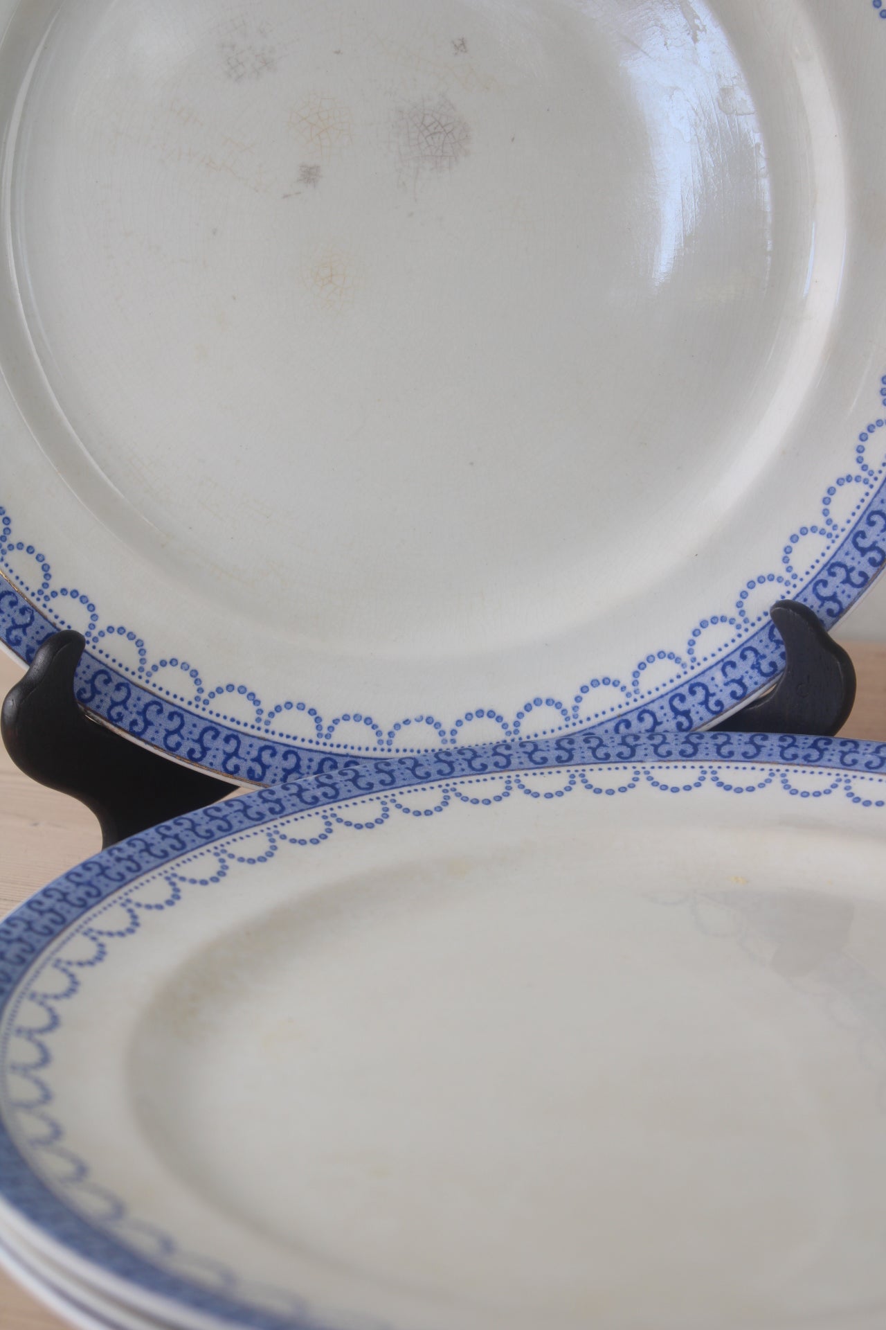 Set of 4 W Hulme Louis Blue Edge Dinner Plates