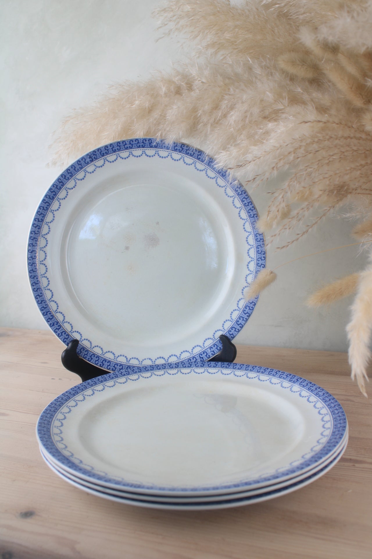 Set of 4 W Hulme Louis Blue Edge Dinner Plates
