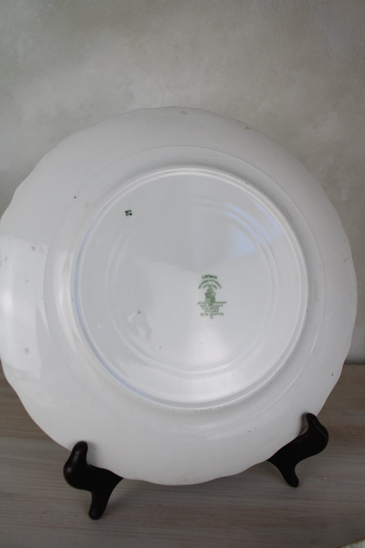 Set of 6 Waterloo Potteries Cromer Small Dinner Plates in Green Leaf Design