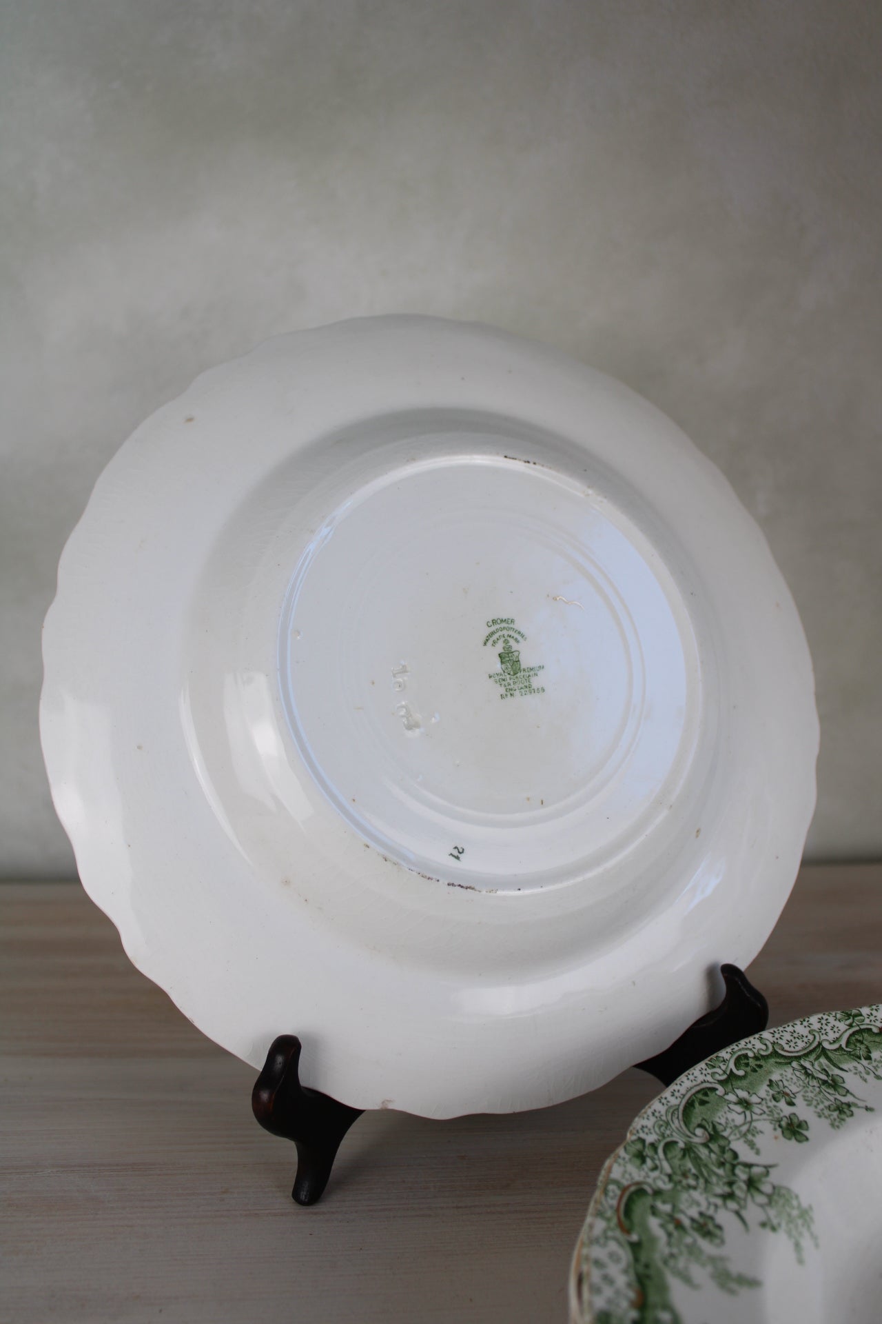Set of 4 Waterloo Potteries Cromer Pasta Bowls in Green Leaf Design