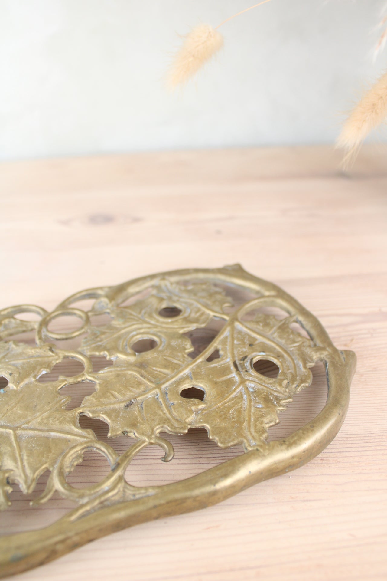 Brass Leaf Design Pot Stand