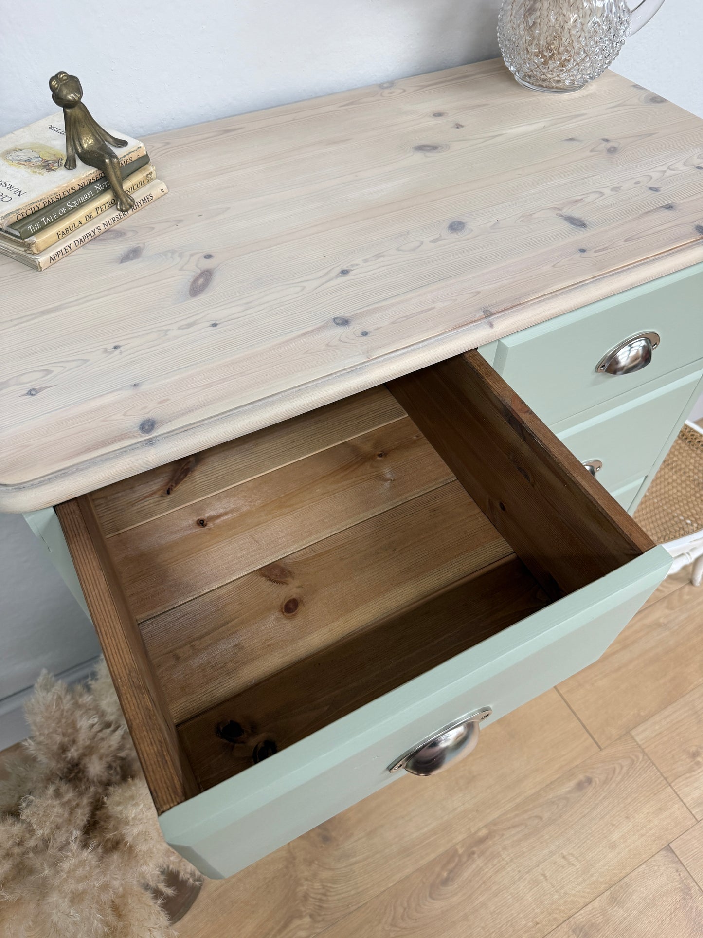 Solid pine KingFisher Chest of Drawers