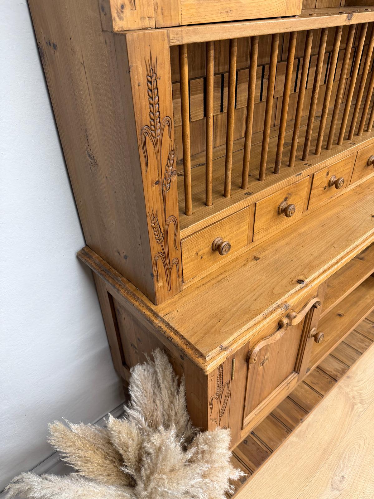 Stunning X-Large solid pine kitchen dresser