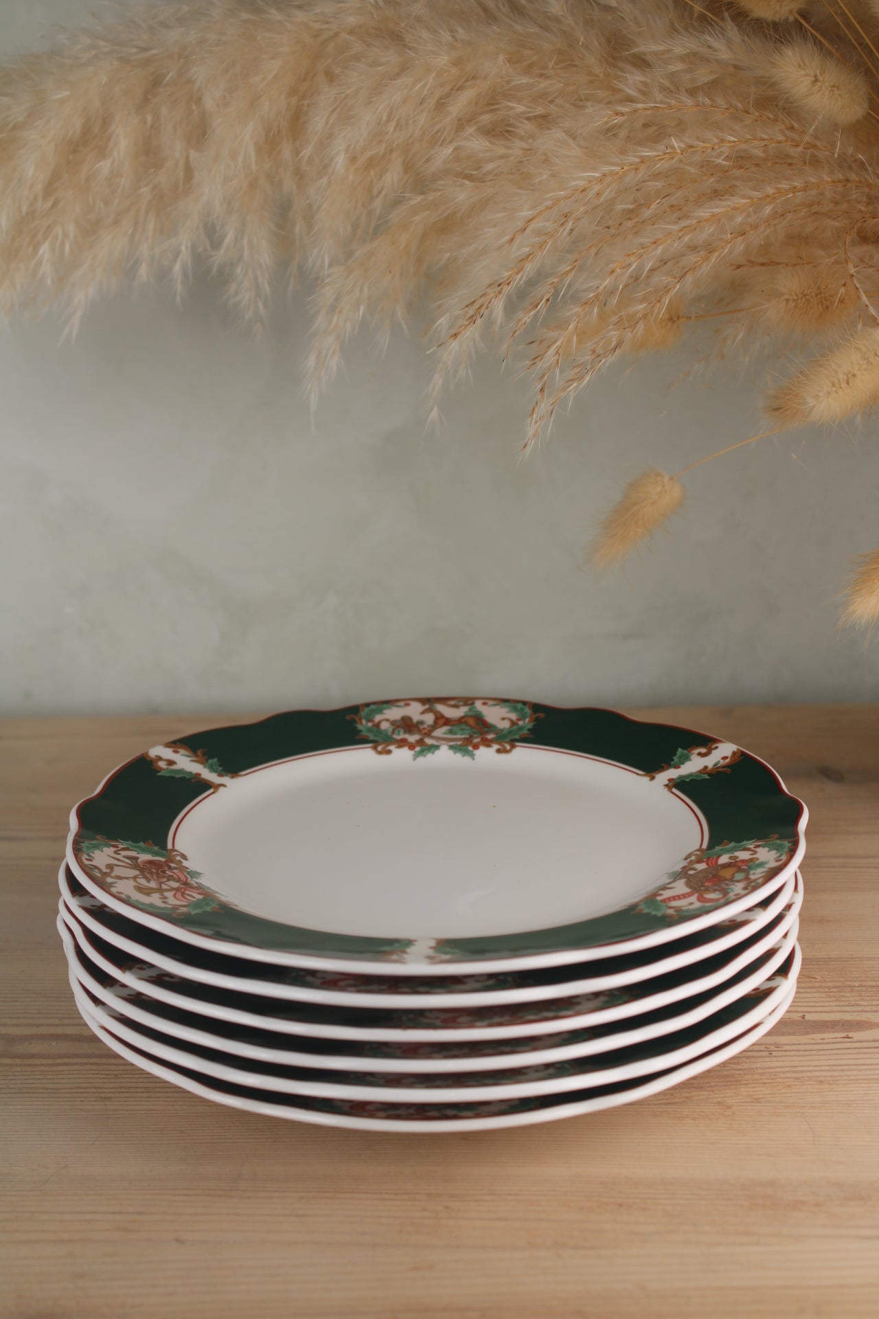 Set of 6 Noritake Primachina ‘Home for Christmas’ small dinner plates