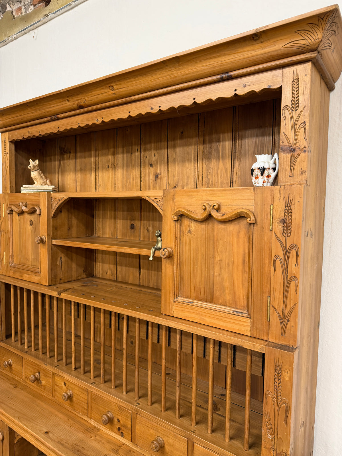 Stunning X-Large solid pine kitchen dresser