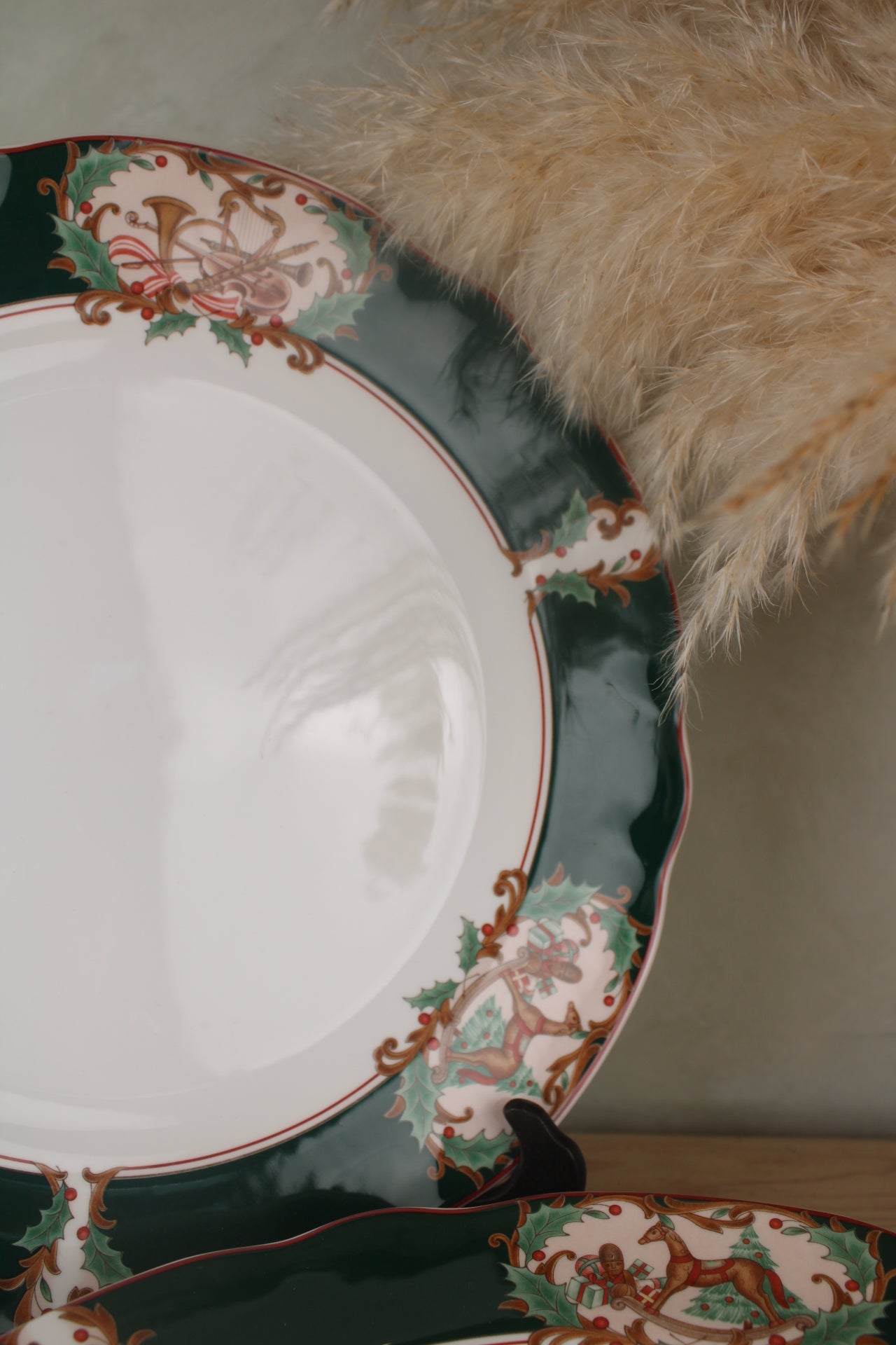 Set of 6 Noritake Primachina ‘Home for Christmas’ large dinner plates