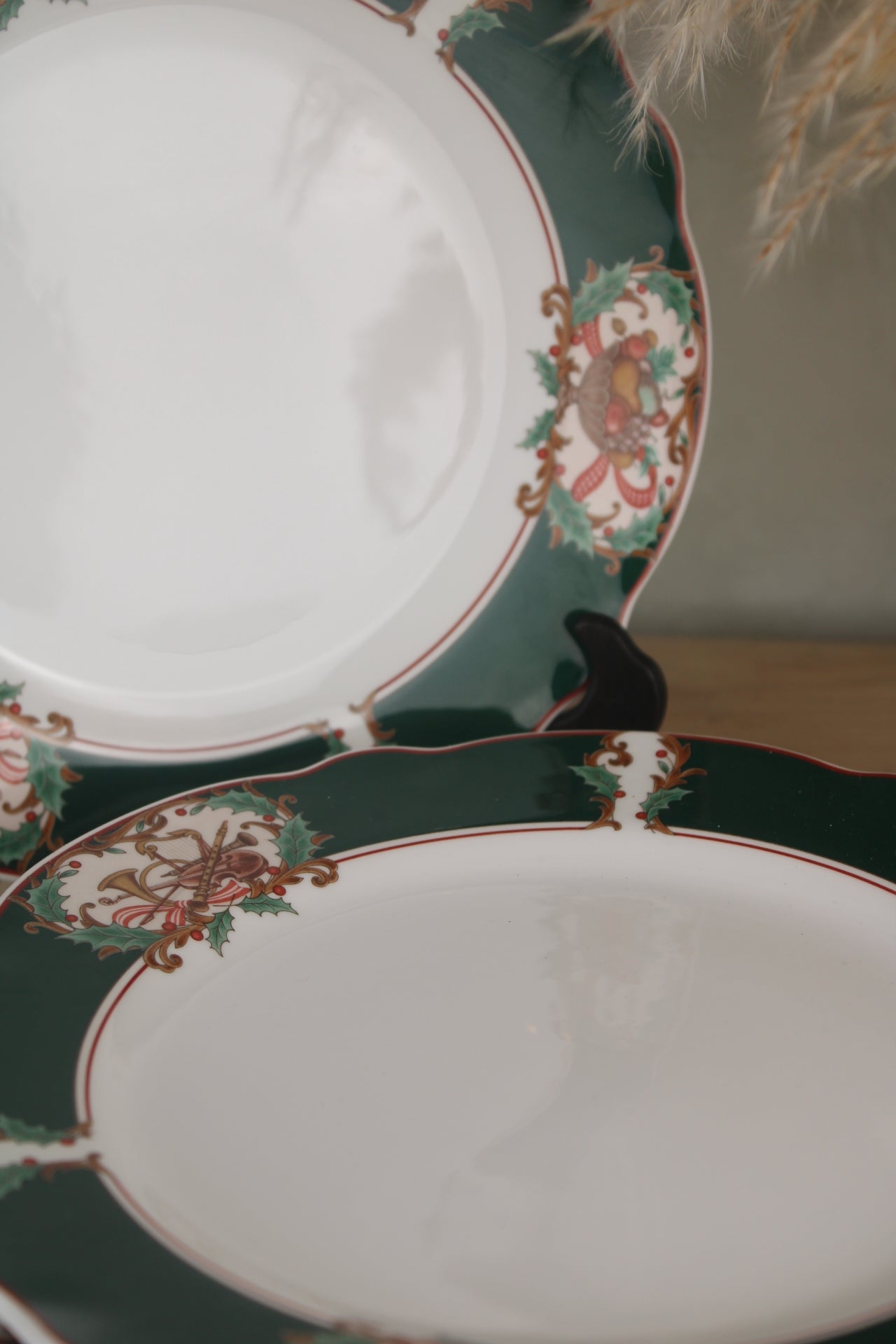 Set of 6 Noritake Primachina ‘Home for Christmas’ small dinner plates