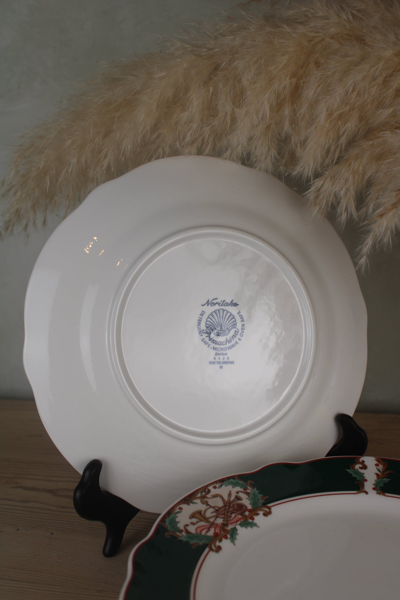 Set of 6 Noritake Primachina ‘Home for Christmas’ small dinner plates