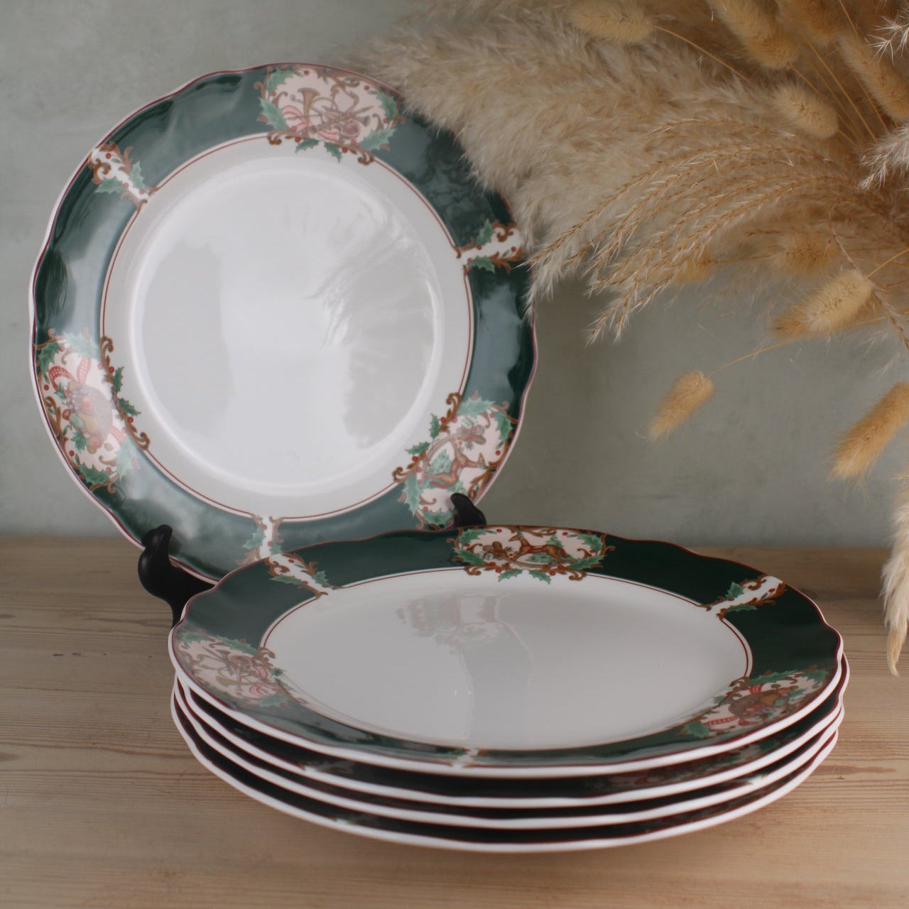 Set of 6 Noritake Primachina ‘Home for Christmas’ large dinner plates