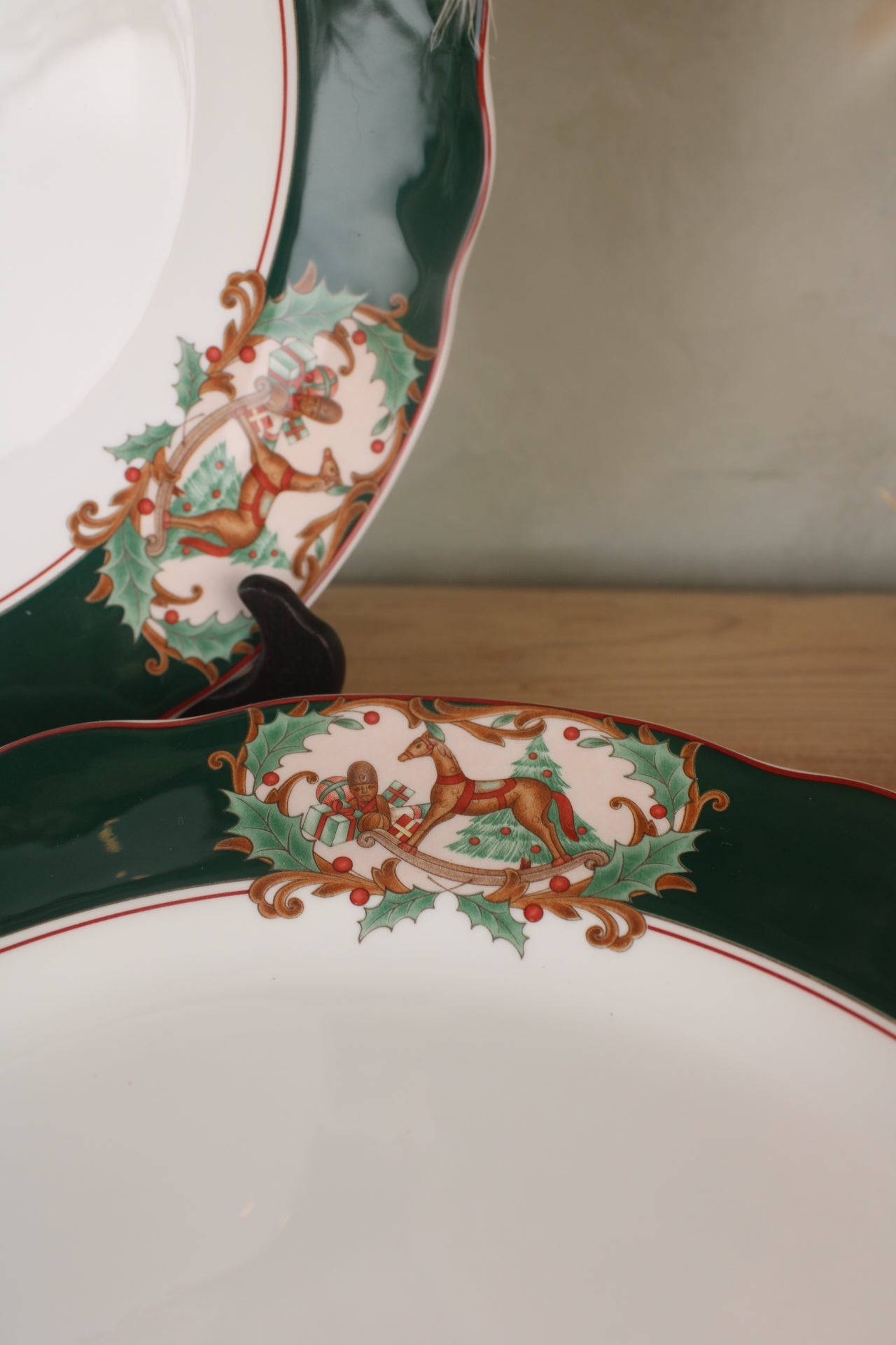 Set of 6 Noritake Primachina ‘Home for Christmas’ large dinner plates