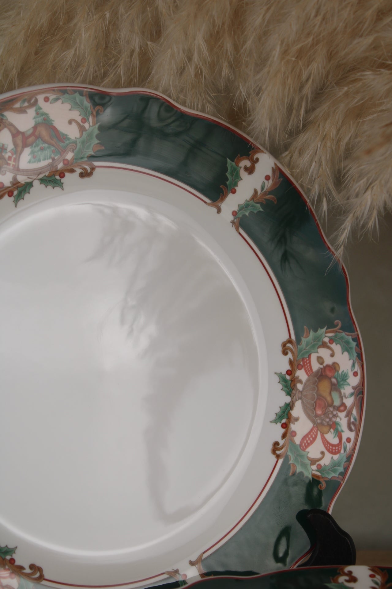 Set of 6 Noritake Primachina ‘Home for Christmas’ small dinner plates