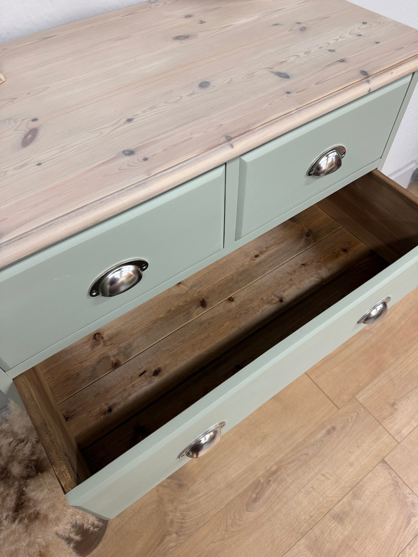 Solid pine KingFisher Chest of Drawers