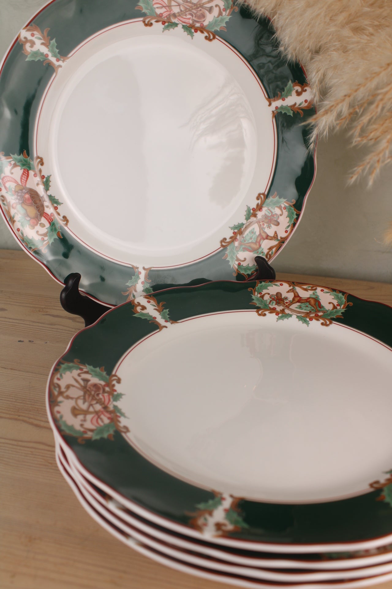 Set of 6 Noritake Primachina ‘Home for Christmas’ large dinner plates