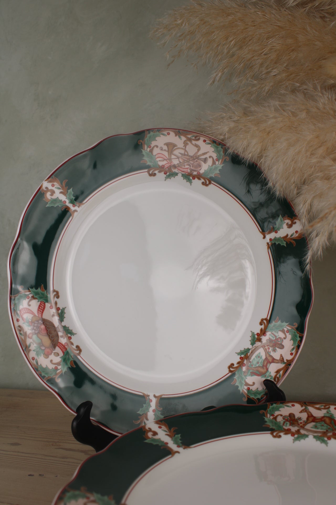 Set of 6 Noritake Primachina ‘Home for Christmas’ large dinner plates
