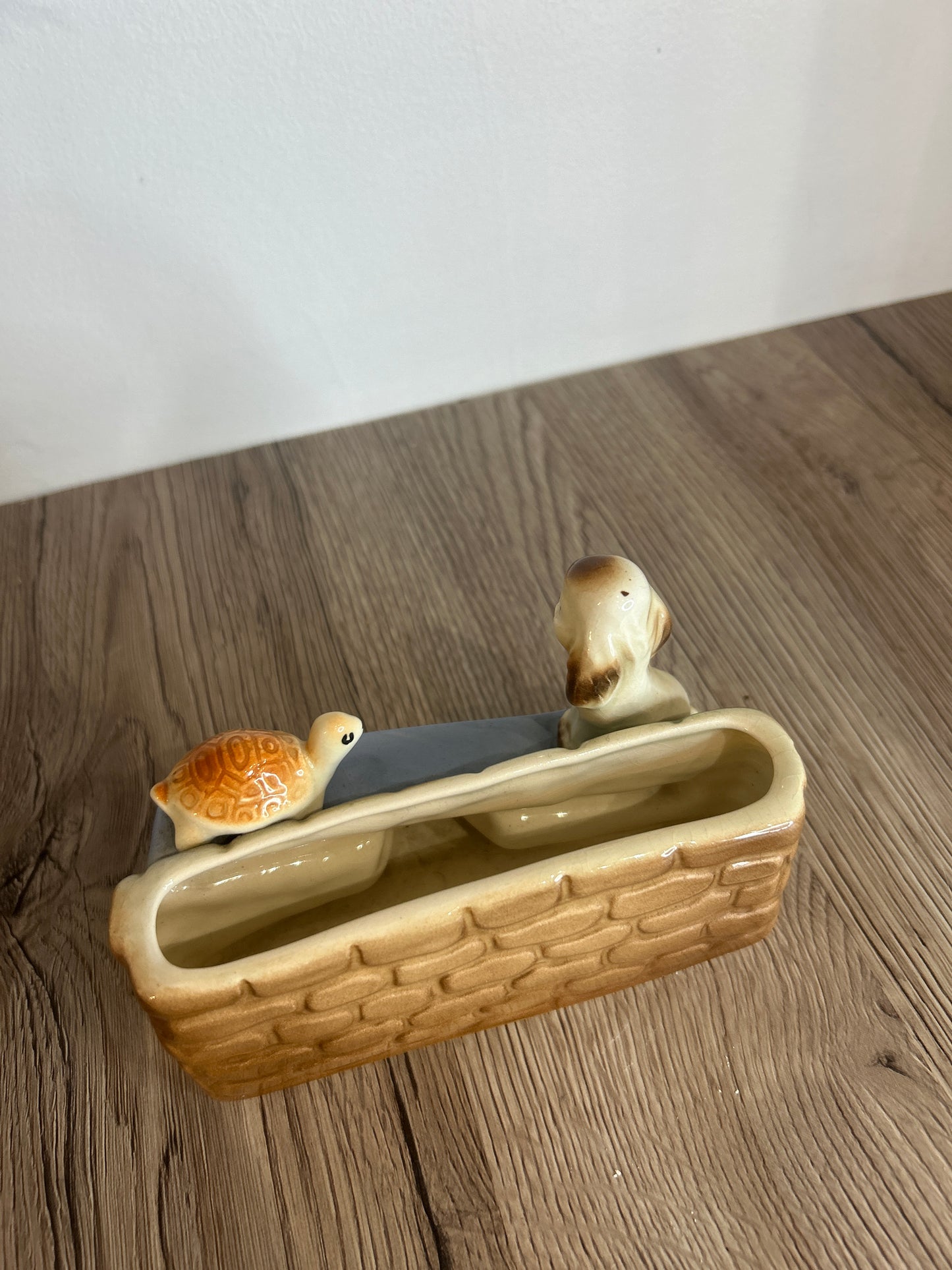 Hornsea Eastgate 19 Animal Planter Dog and Tortoise Seesaw