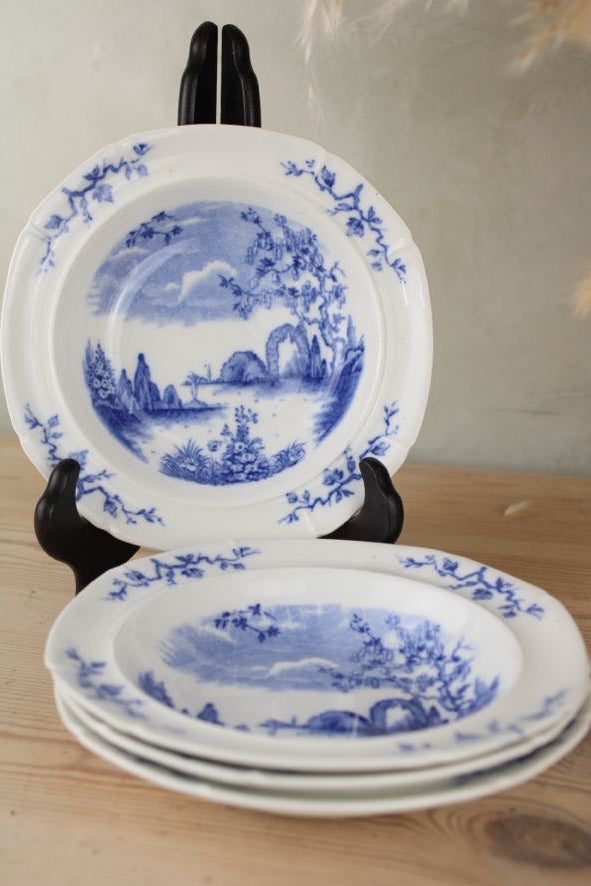Set of 4 Regal Pottery Palissy ‘Enchanta’ Dessert Bowls