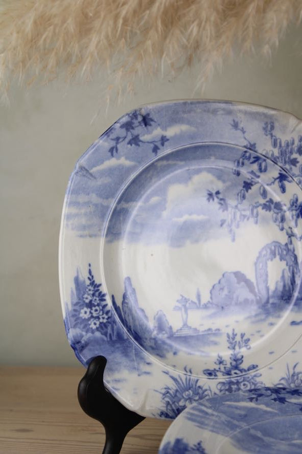 Set of 6 Regal Pottery Palissy ‘Enchanta' Small Dinner Plate