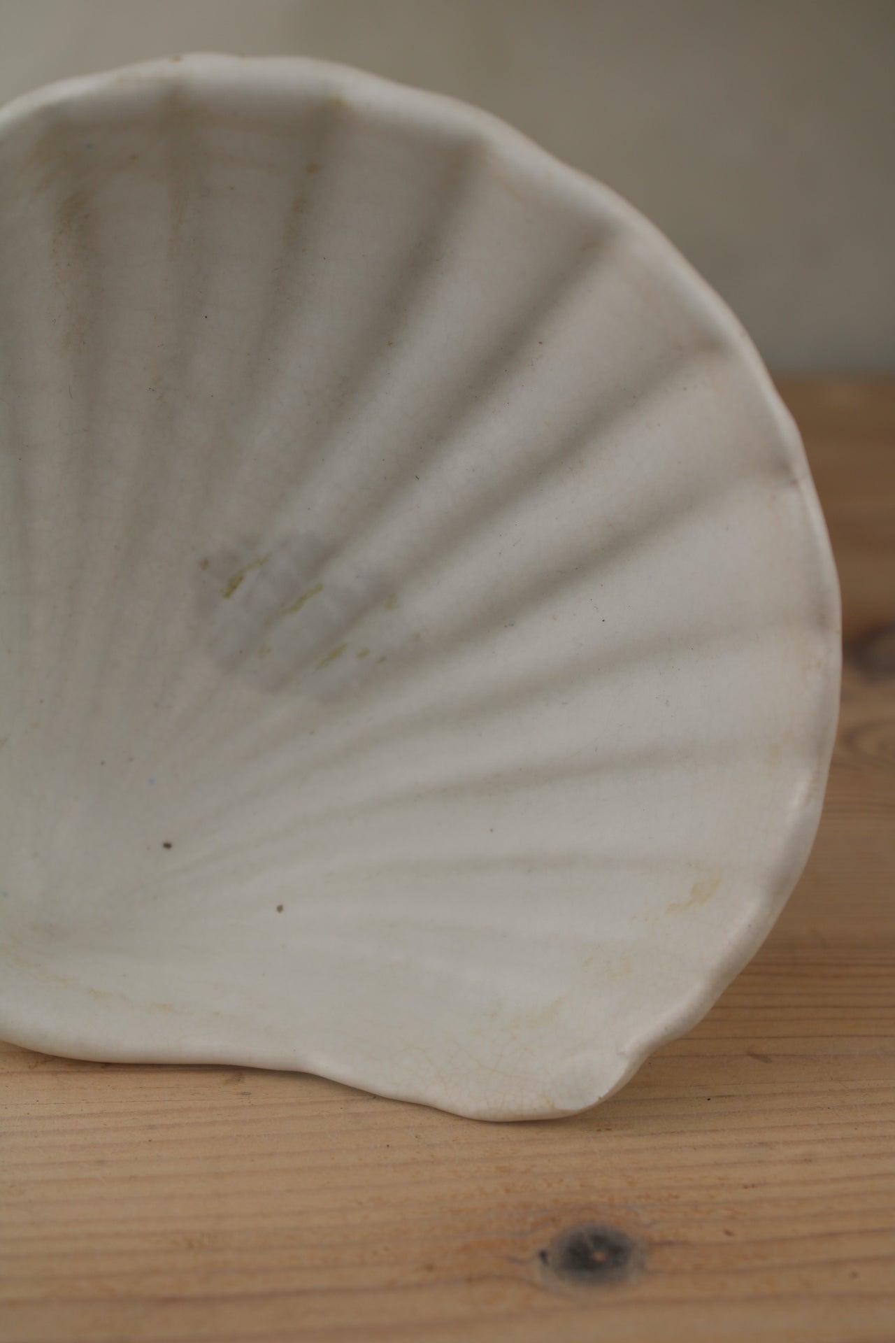 Dartmouth Pottery White Dolphin Standing Pot