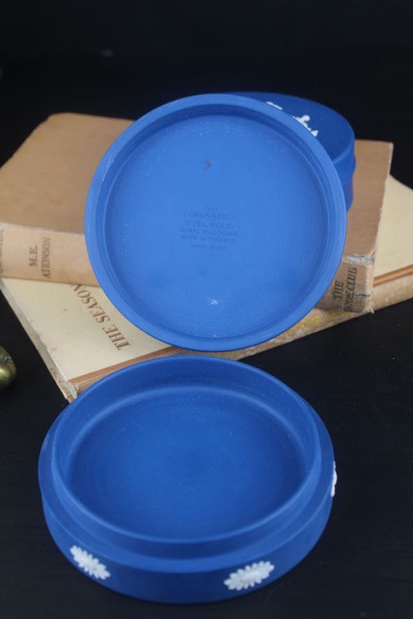 Pair of 1953 Wedgwood Jasperware Royal Blue Coronation Pots