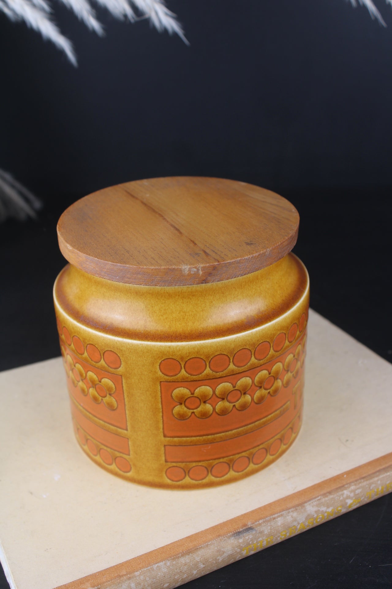 Hornsey Saffron Tea Jar Container