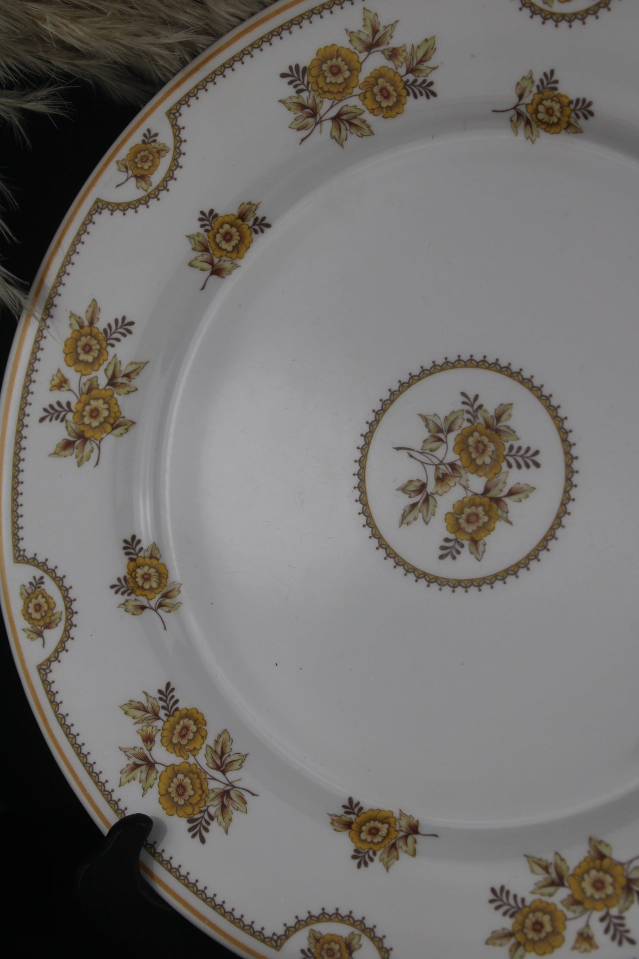 Set of 4 Spode Austen Yellow Flower Dinner Plates