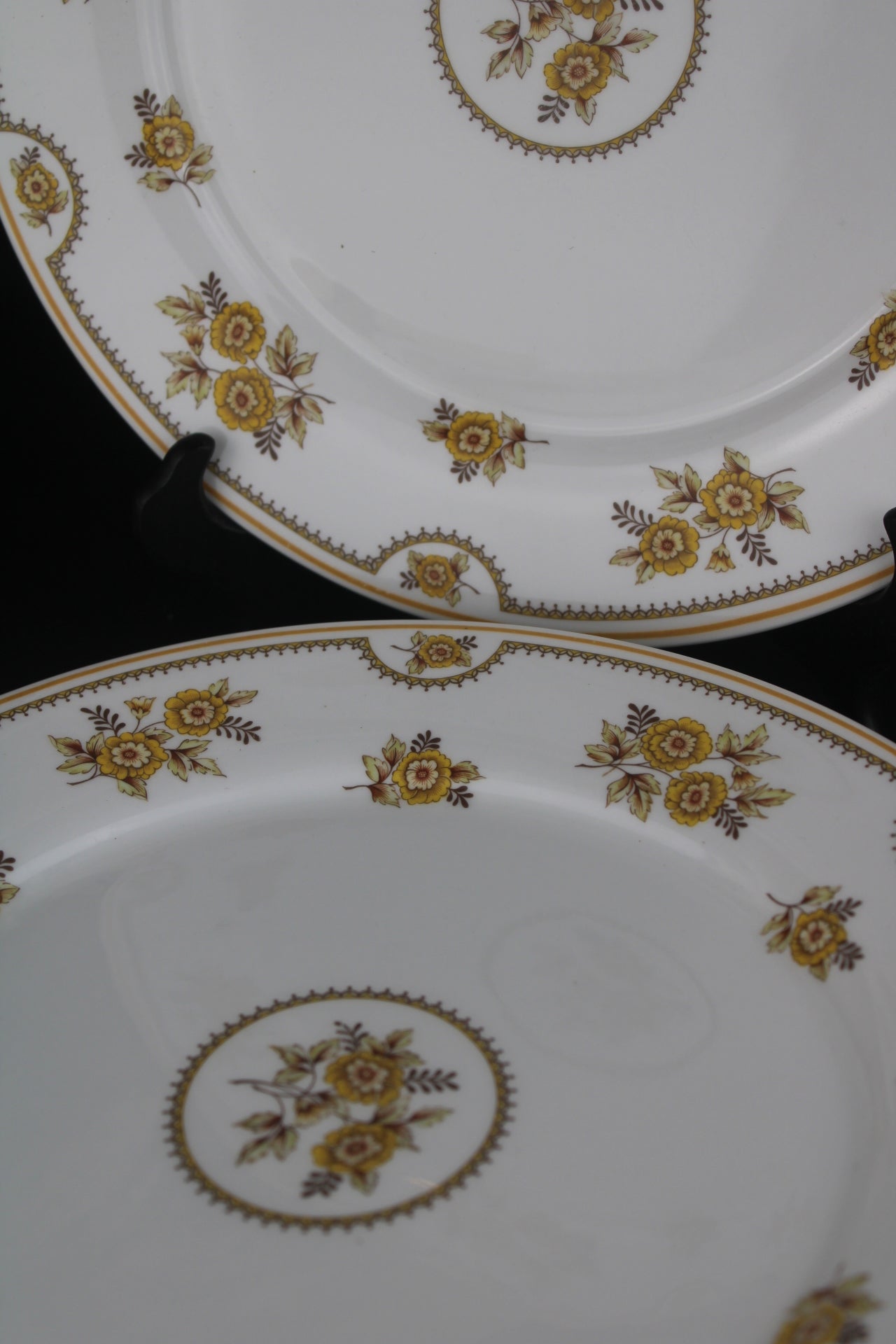 Set of 4 Spode Austen Yellow Flower Dinner Plates