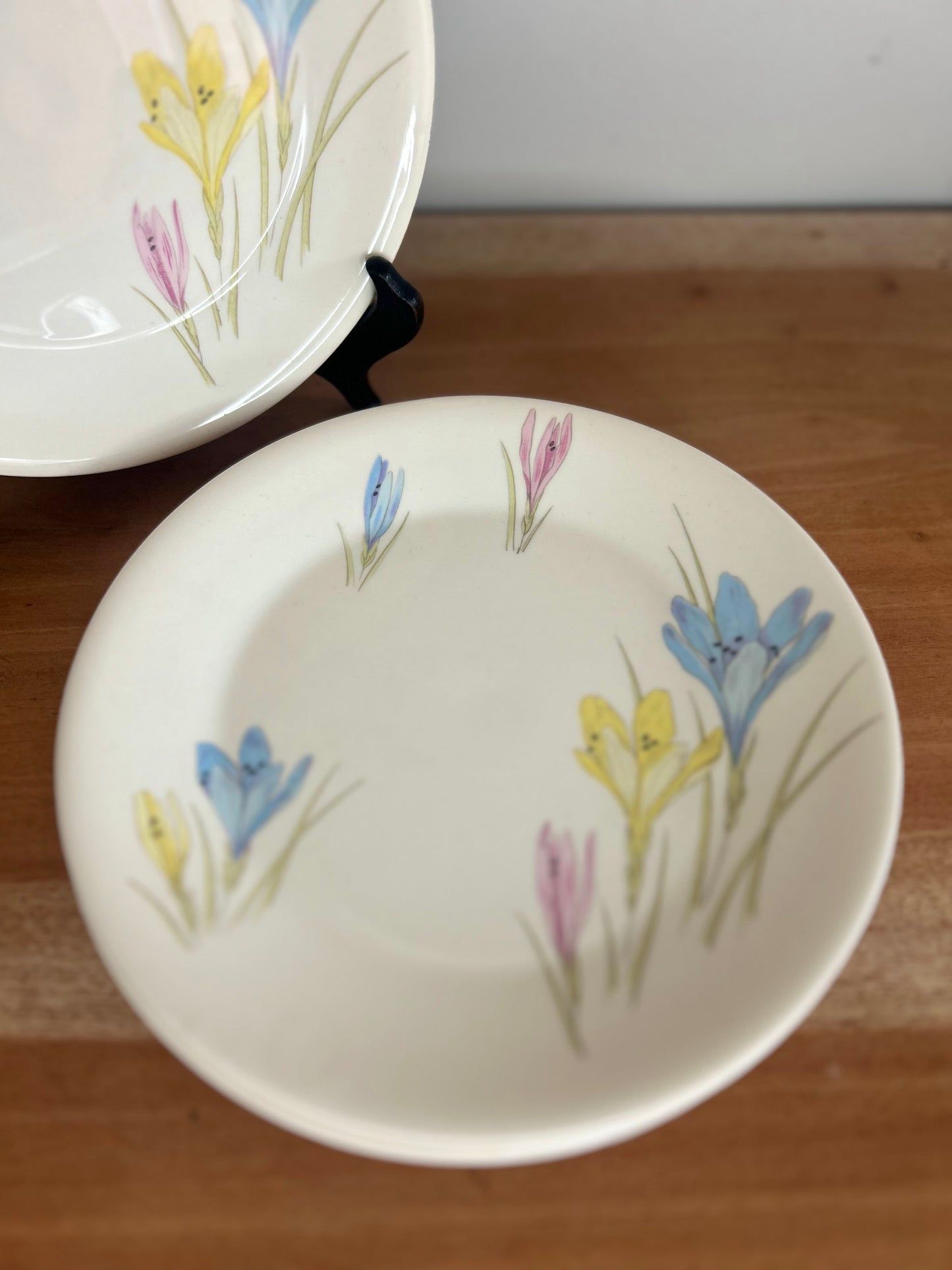 Set of 4 Vintage Norwegian Figgjo Flint Crocus Pattern Side Plates