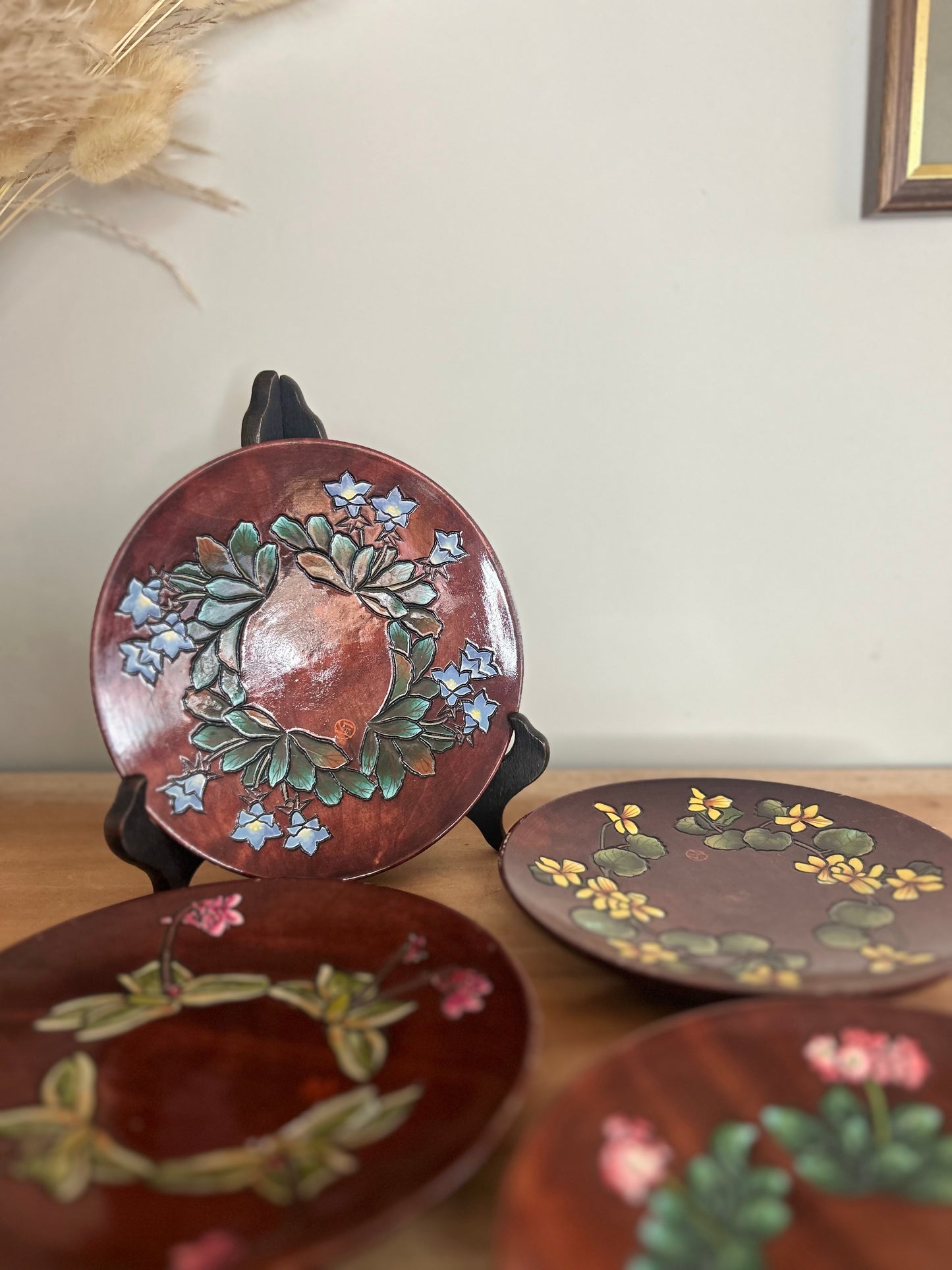 Set of 4 Wooden Plates with Inlayed Floral Design