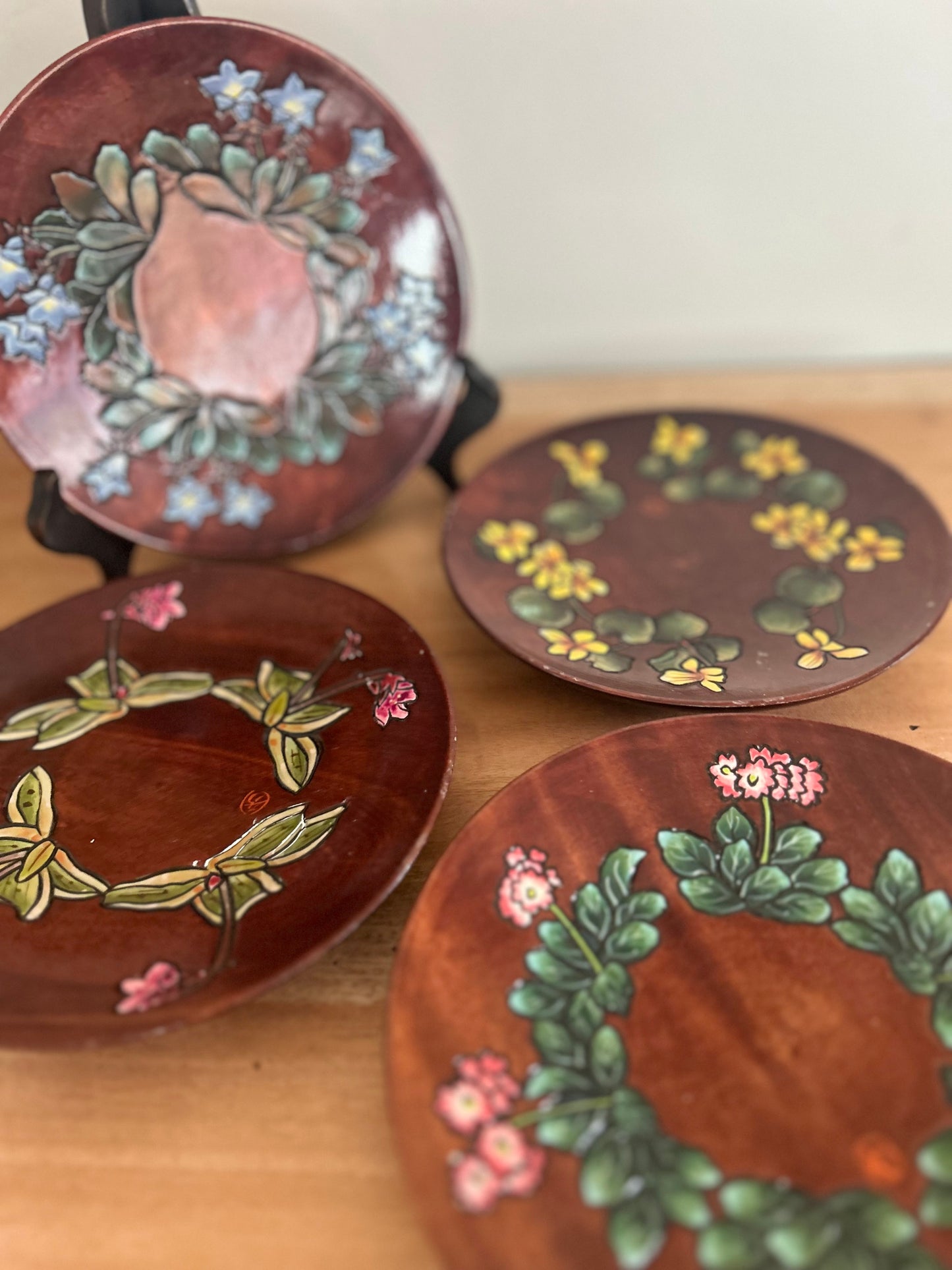 Set of 4 Wooden Plates with Inlayed Floral Design