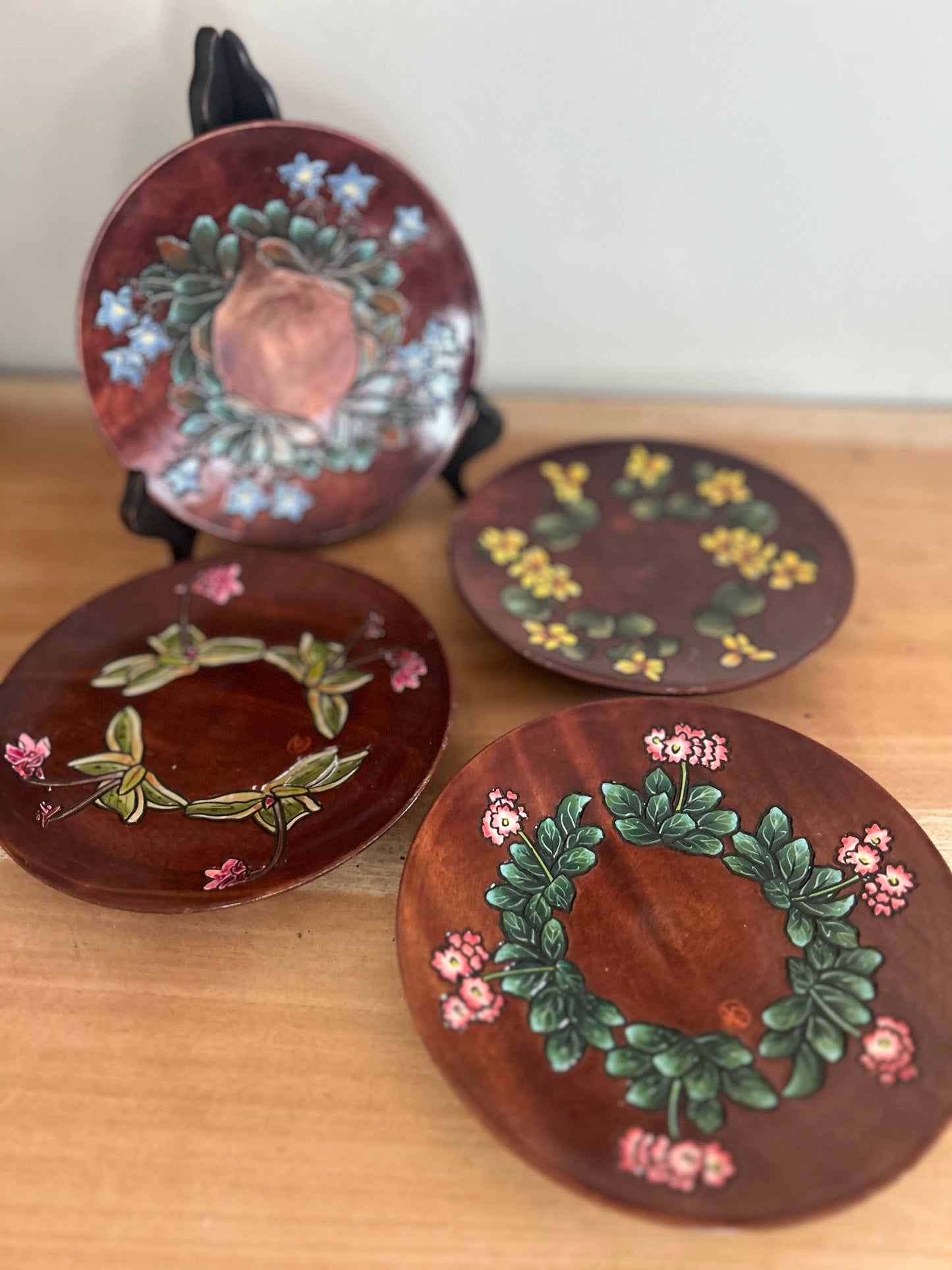 Set of 4 Wooden Plates with Inlayed Floral Design