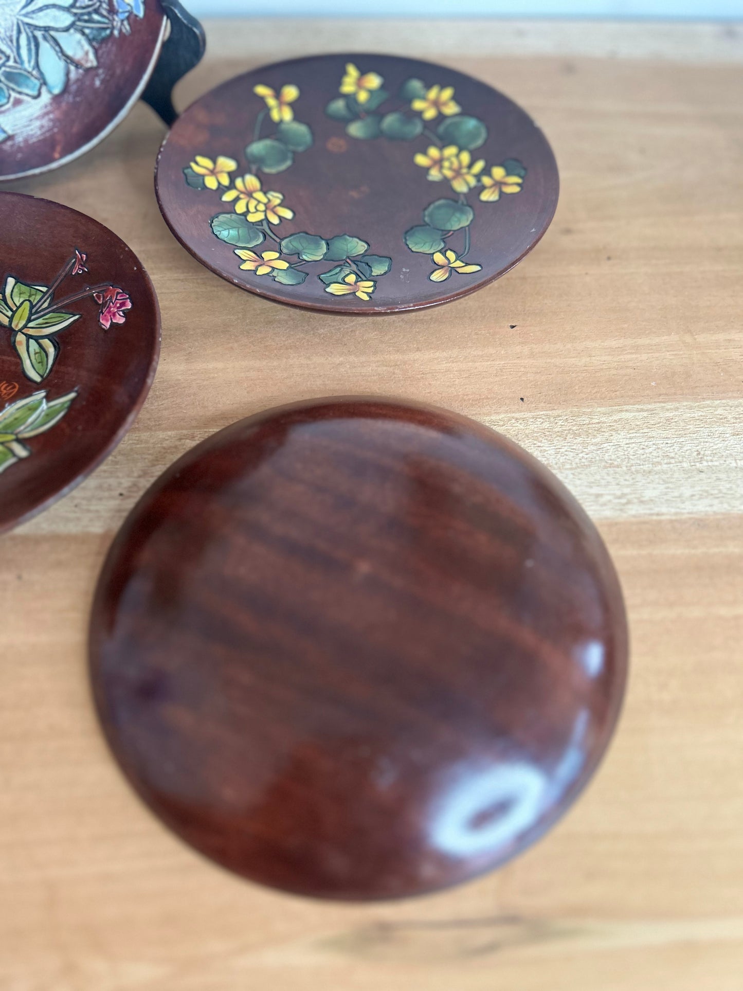 Set of 4 Wooden Plates with Inlayed Floral Design