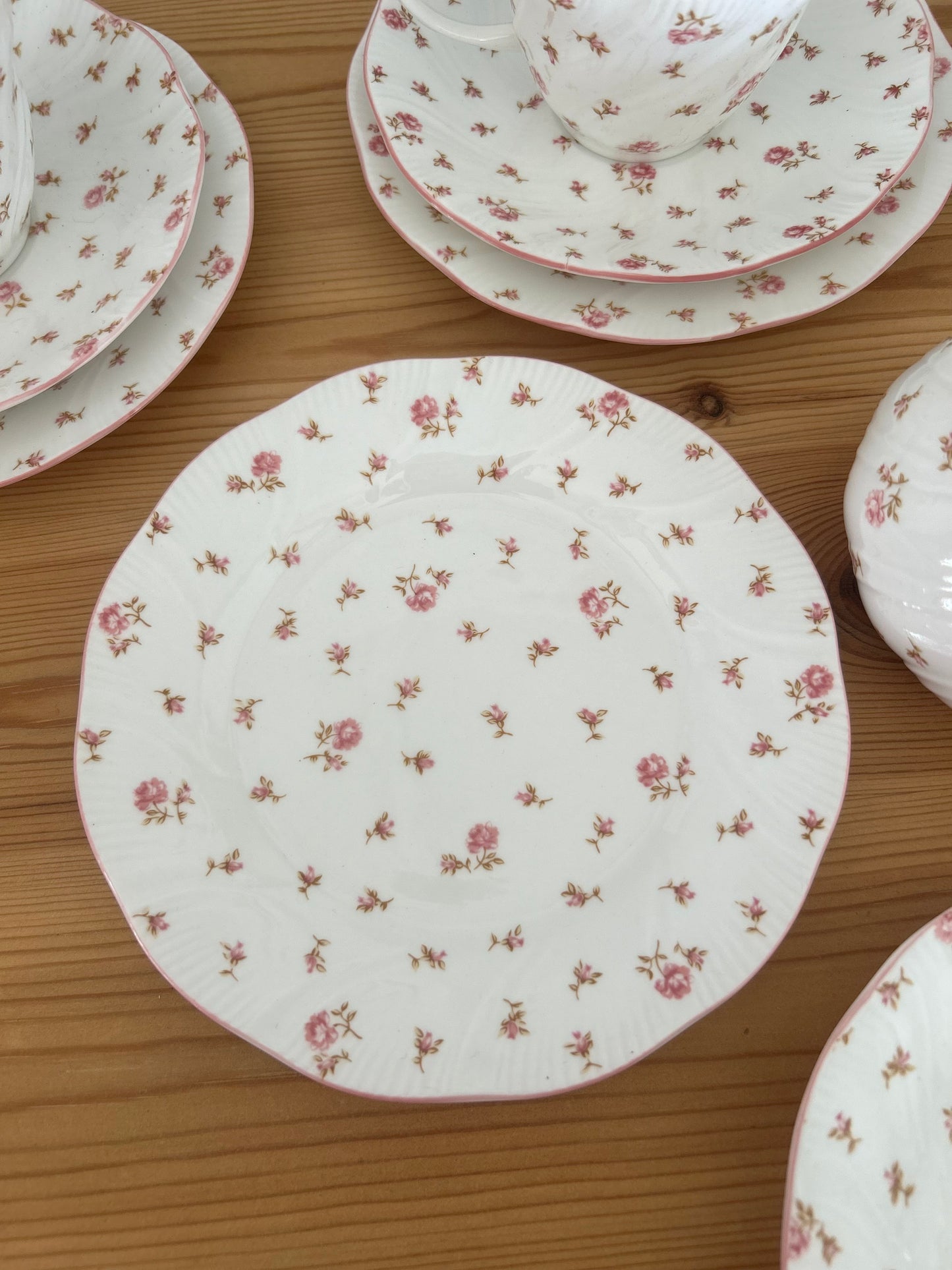 Queens Fleur Fine Bone China Tea Set in Pink Floral Design